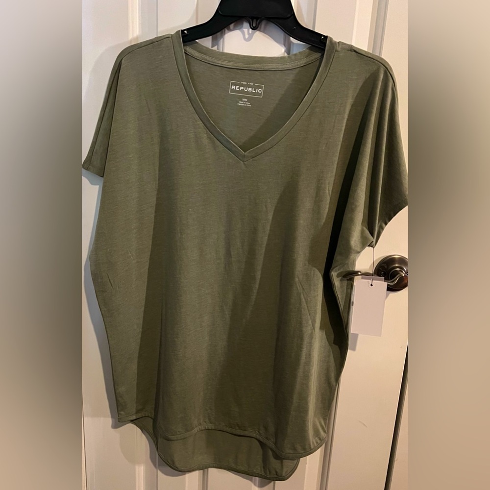 NWT For the Republic oversized olive t-shirt for casual wear.